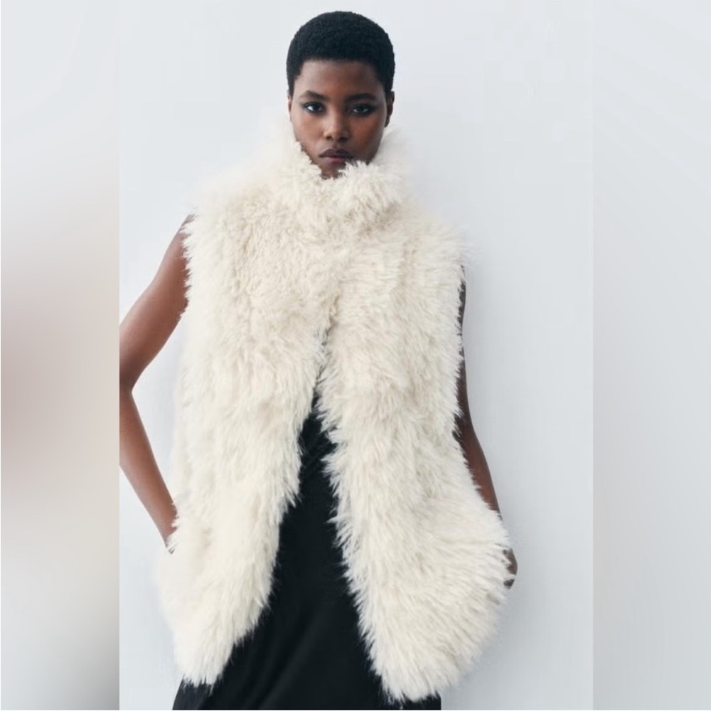 Faux Fur Zara Vest size small nwt